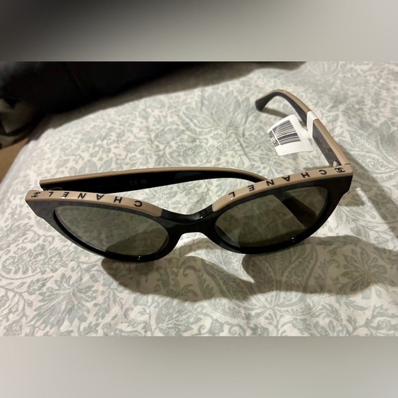 Chanel sunglasses - Picture 2 of 3